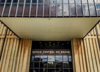 Banco Central anuncia primeira intervenção no câmbio em 2025