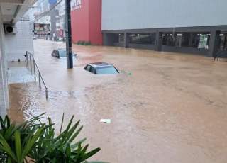 Chuva diminui em Santa Catarina, mas chegada de frente fria preocupa