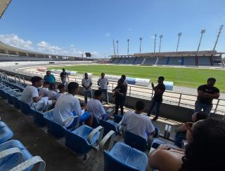 Socioeducandos visitam Estádio Rei Pelé em atividade guiada pela Selaj e Seprev