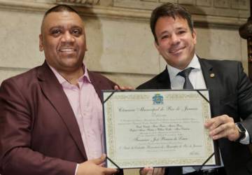 Preto Zezé recebe título de cidadão honorário do Rio de Janeiro