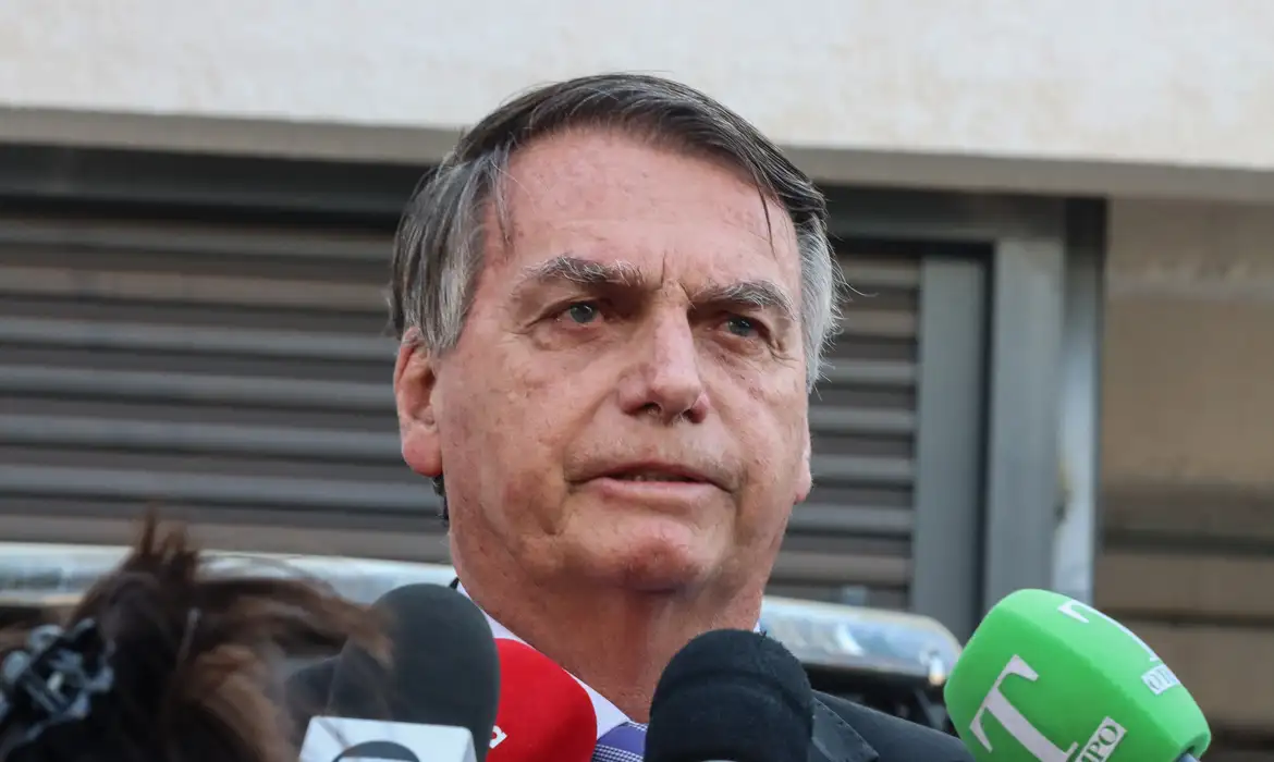 Indiciado, Bolsonaro diz que Moraes 