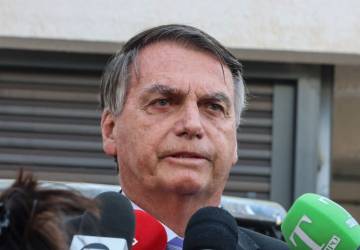 Moraes autoriza Bolsonaro a ir ao velório da mãe do presidente do PL