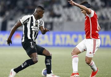 Botafogo visita o Inter para tentar garantir o título do Brasileiro