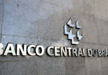 Mercado financeiro eleva previsão da inflação de 4,84% para 4,89%