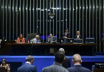 Senado aprova teto para salário mínimo e mudanças no BPC