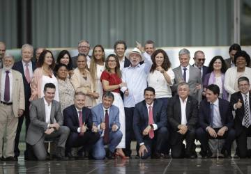 Lula reúne ministros para almoço no Alvorada