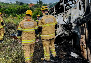 Sobe para 41 número de mortos em acidente em Minas Gerais