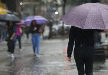 Pancadas de chuva atingem litoral sul e região metropolitana de SP