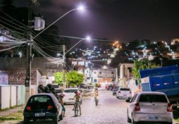 Prefeitura instala iluminação 100% LED em 36 comunidades assistidas pelo Brota na Grota