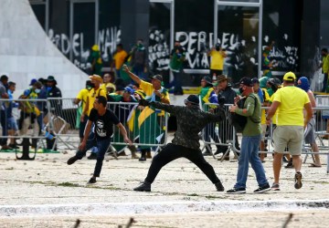 Para psicanalistas, ataque do 8/1 foi movido por revolução imaginária