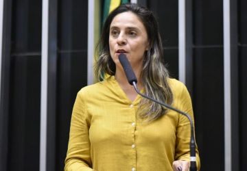 Projeto quer suspender salário de militares da ditadura