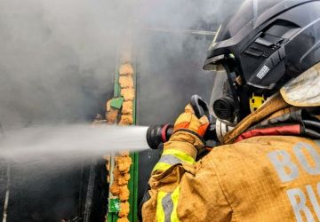 Defesa Civil interdita local de incêndio no Camelódromo do Rio