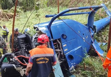 Menina sobrevivente de acidente de helicóptero deve ter alta hoje