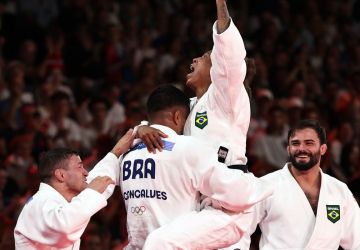 Judô: Brasil bate EUA em disputa por equipes, 1ª após bronze em Paris