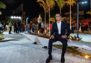 JHC entrega revitalização da Praça Montepio dos Artistas: 'centro da cidade está sendo todo transformado'