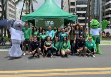 Projeto Nossa Praia promove conscientização ambiental e orienta a população, em Maceió