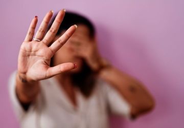 Nove em cada dez agressões contra mulher foram presenciadas por alguém