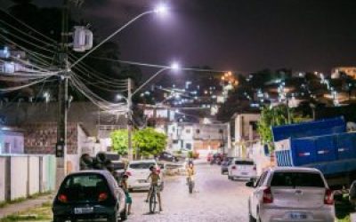 Prefeitura instala iluminação 100% LED em 36 comunidades assistidas pelo Brota na Grota