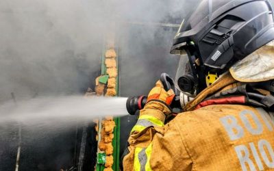 Defesa Civil interdita local de incêndio no Camelódromo do Rio