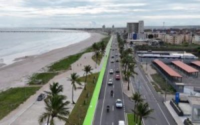 Prefeitura de Maceió implanta mais 2,1 km de faixa de passeio compartilhado na orla marítima da cidade