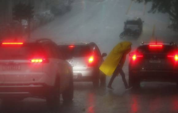 Chuva forte deixa cidade de São Paulo em estado de alerta