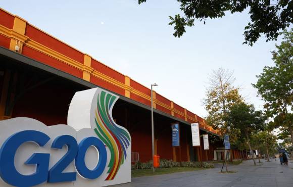 Público chega cedo ao Porto do Rio para participar do G20 Social