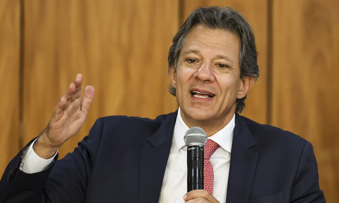 Pacote de corte de gastos será anunciado até terça, diz Haddad