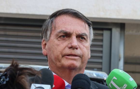 Moraes autoriza Bolsonaro a ir ao velório da mãe do presidente do PL