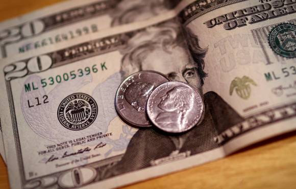 Dólar fecha abaixo de R$ 6 pela primeira vez em duas semanas