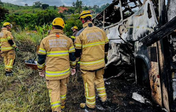 Sobe para 41 número de mortos em acidente em Minas Gerais