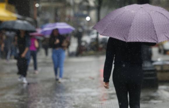 Pancadas de chuva atingem litoral sul e região metropolitana de SP