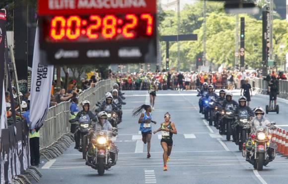 São Silvestre: atletas elogiam público e apontam calor como obstáculo