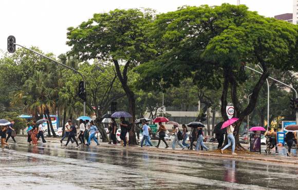 Inmet alerta para chuvas em grande parte do país