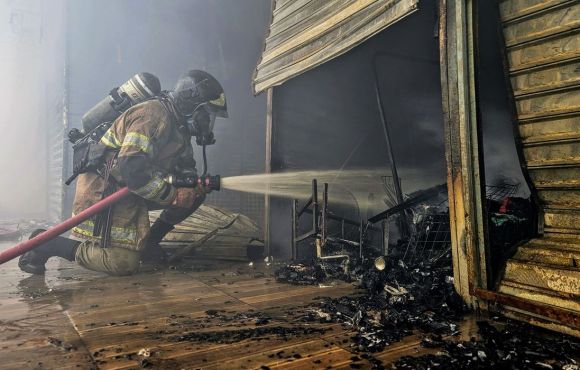 Após incêndio na Uruguaiana, Paes promete reformas e ajuda a lojistas