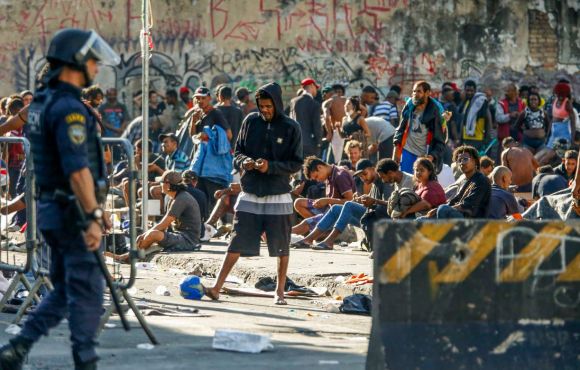 Violência e ação policial levam fluxo da Cracolândia para novas áreas