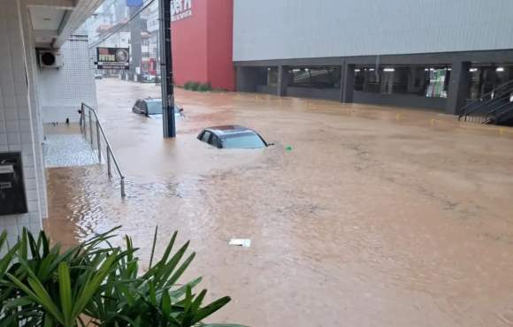 Santa Catarina deve voltar a enfrentar chuvas fortes