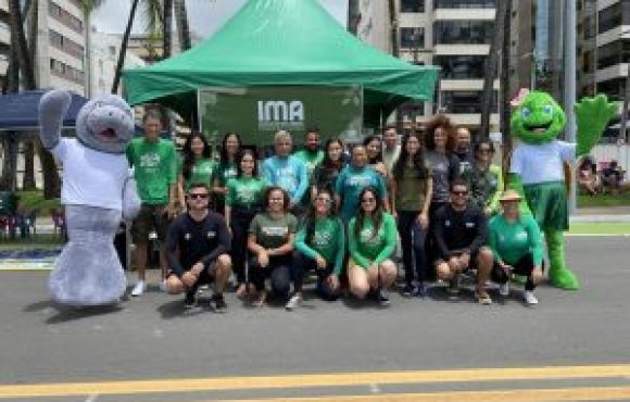 Projeto Nossa Praia promove conscientização ambiental e orienta a população, em Maceió