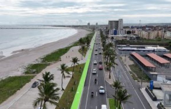 Prefeitura de Maceió implanta mais 2,1 km de faixa de passeio compartilhado na orla marítima da cidade