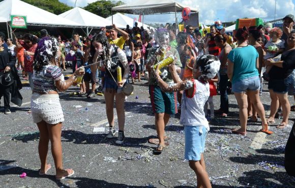 Campanha quer proteger crianças e adolescentes no carnaval