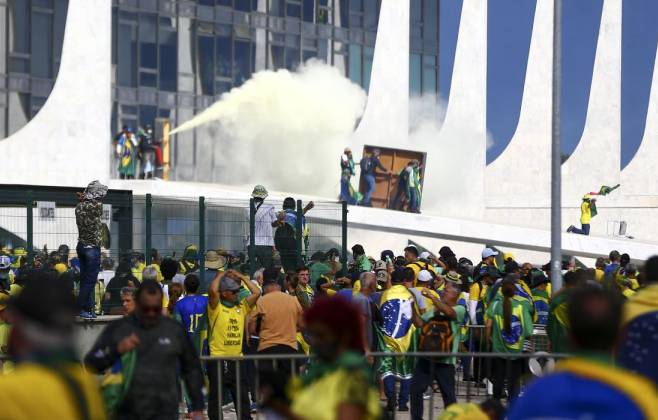 Narrativa golpista levou ao 8 de janeiro e atentado a bomba, diz PF